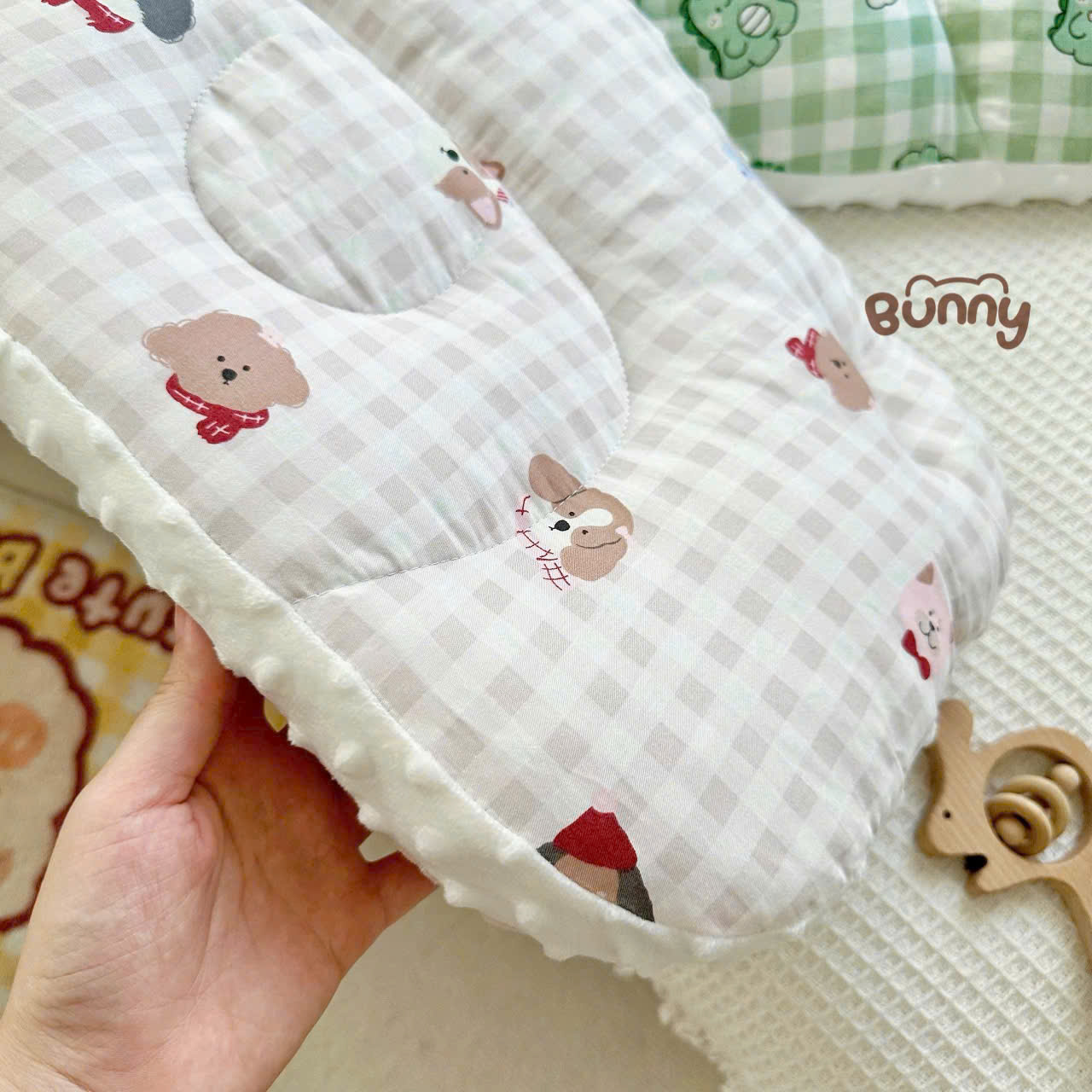Gối cho bé chữ nhật Bunny họa tiết dễ thương nhung hạt mềm êm, bé nằm mát không hầm đầu