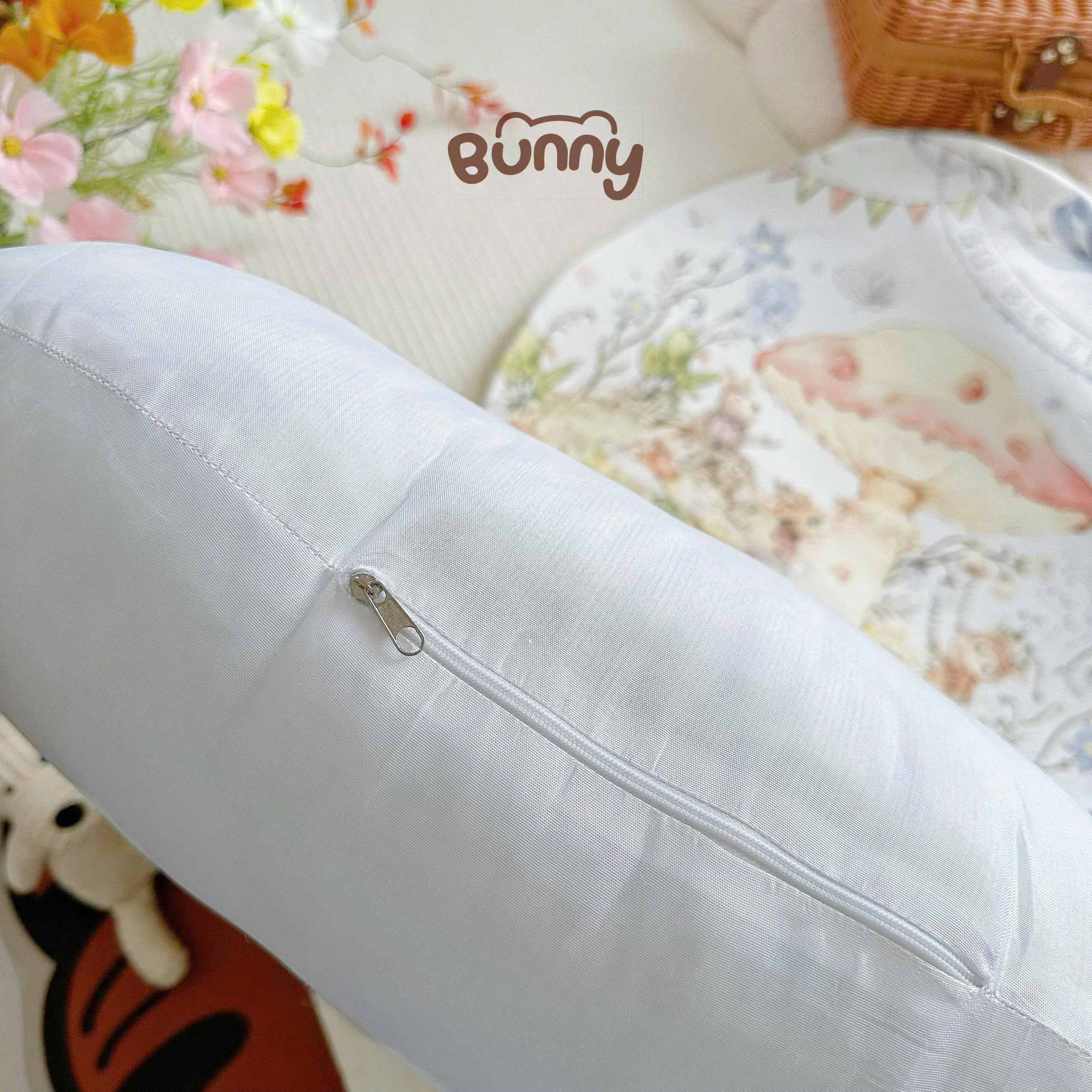 Gối chống trào ngược cho bé Bunny hoạ tiết cố tích vải Cotton, Airmesh mềm mịn thoáng khí, chống hầm bí giúp bé giảm trào ngược, ngủ êm, ngủ sâu hơn