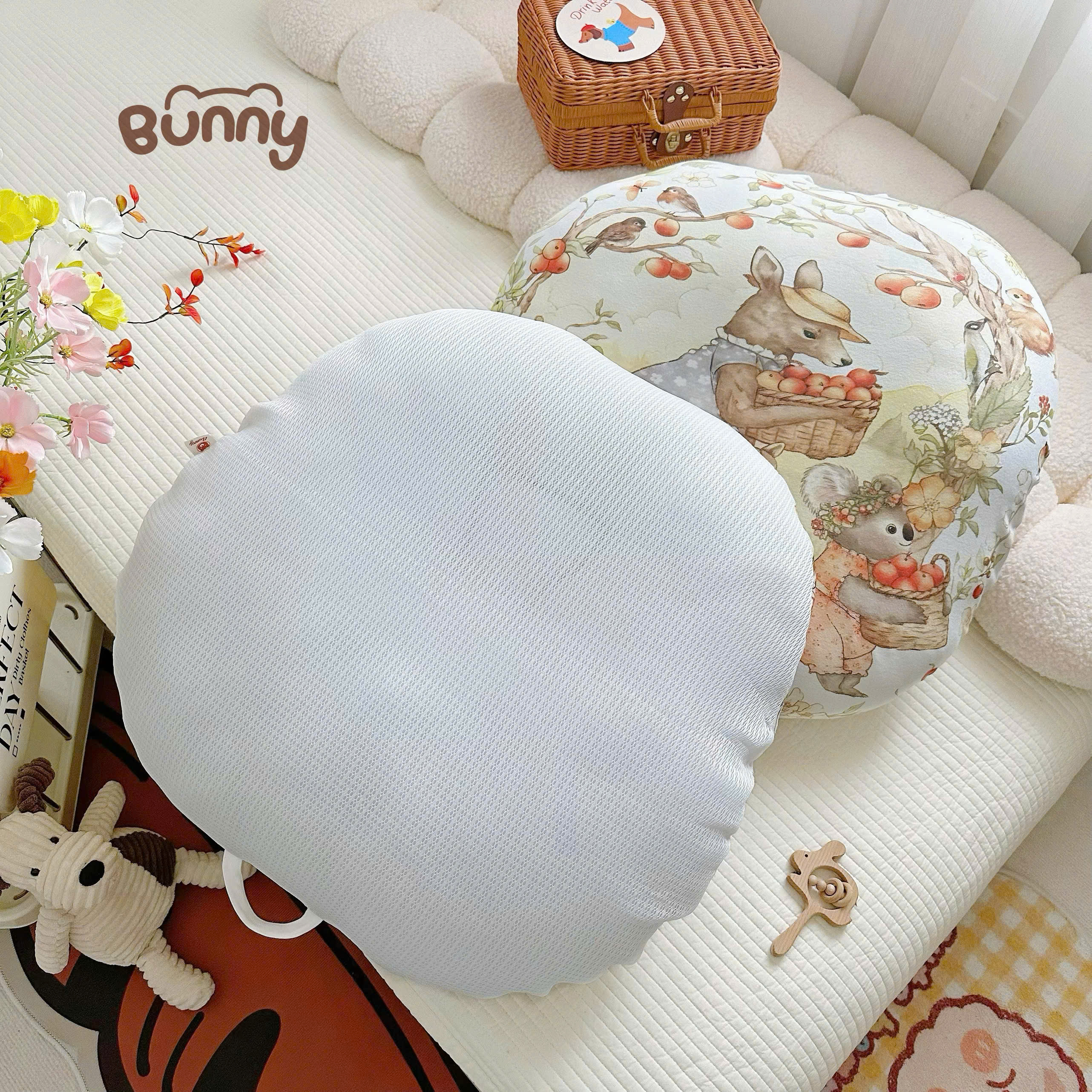 Gối chống trào ngược cho bé Bunny hoạ tiết cố tích vải Cotton, Airmesh mềm mịn thoáng khí, chống hầm bí giúp bé giảm trào ngược, ngủ êm, ngủ sâu hơn