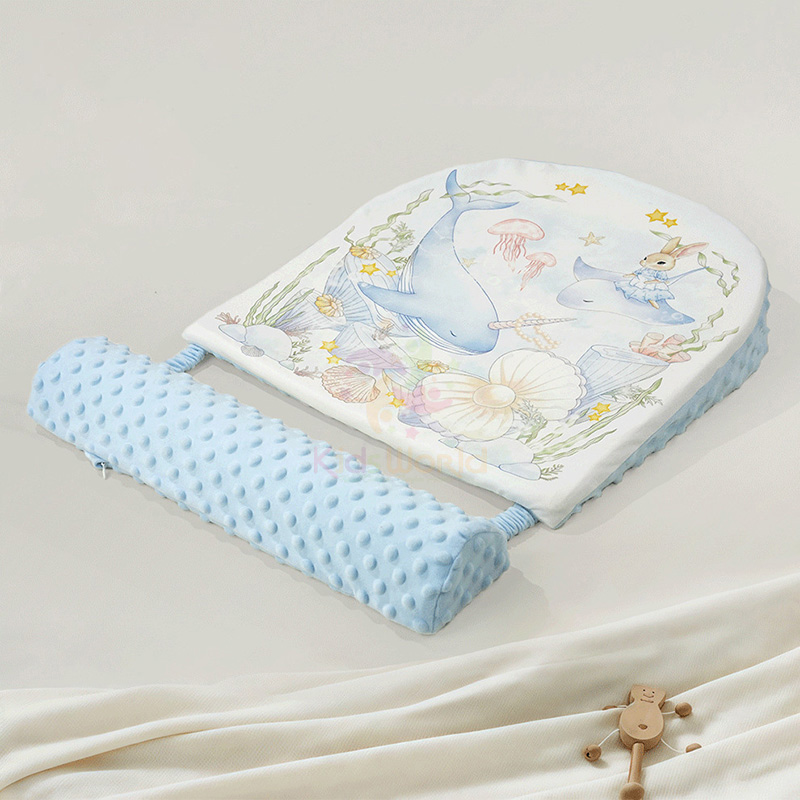 Gối dốc chống trào ngược cho bé hoạ tiết cổ tích thiết kế khoa học 15° với 2 mặt Nhung hạt đậu và Cotton dẹt kim