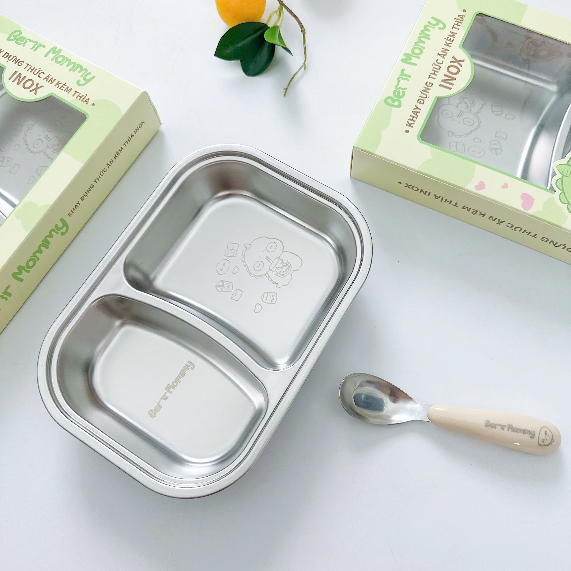 Khay đựng thức ăn 2 ngăn hình thú inox 316 kèm thìa cho bé Bear Mommy