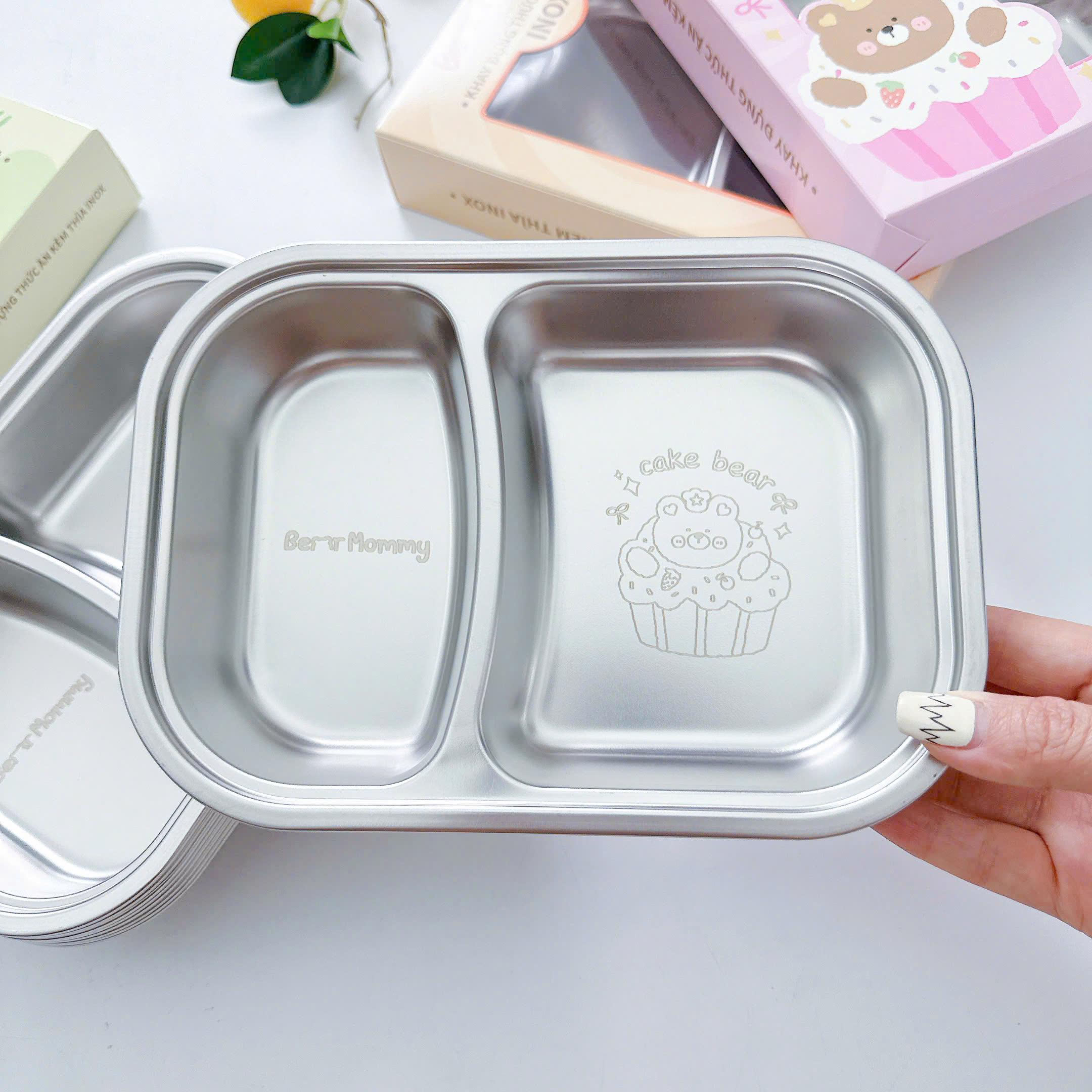 Khay đựng thức ăn 2 ngăn hình thú inox 316 kèm thìa cho bé Bear Mommy