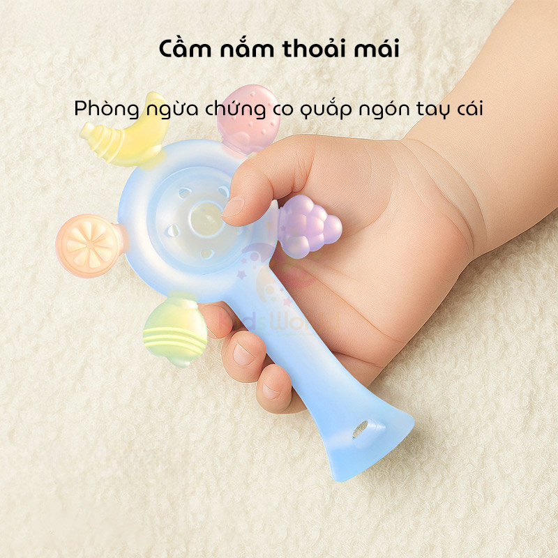 Lục lạc gặm nướu trái cây cho bé giúp massage nướu, giảm thiểu tình trạng đau nhức và ngứa lợi khi bé mọc răng