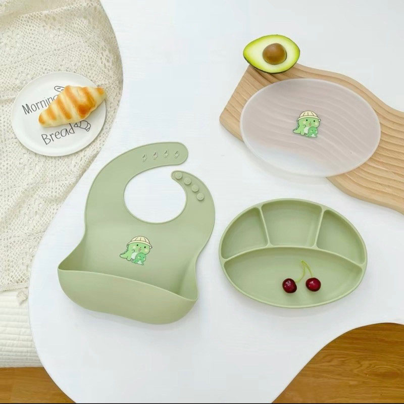 Set ăn dặm cho bé silicon cao cấp KidsWorld KW2 gồm 2 sản phẩm yếm ăn dặm và khay oval hình động vật dễ thương - Khủng long
