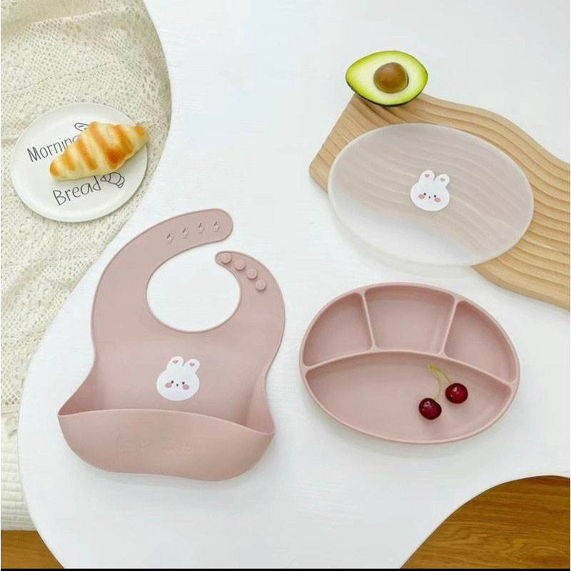 Set ăn dặm cho bé silicon cao cấp KidsWorld KW2 gồm 2 sản phẩm yếm ăn dặm và khay oval hình động vật dễ thương - Thỏ