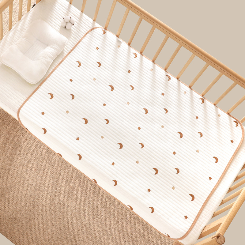Tấm lót thay tã cho bé KidsWorld chất liệu cotton thoáng khí chống thấm nước có thể giặt được kích thước 50x70cm