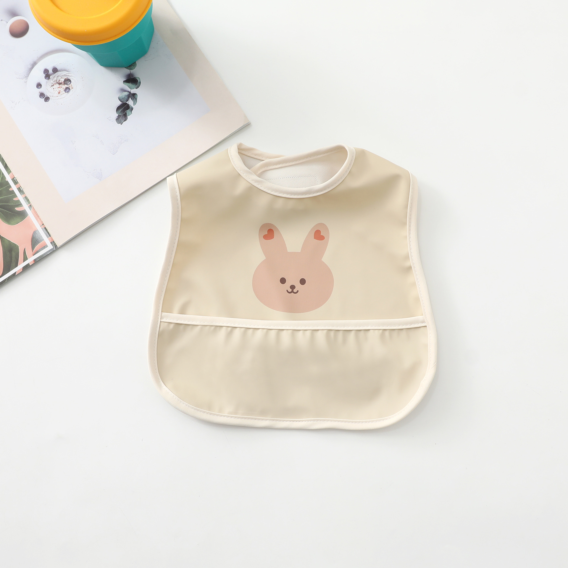 Yếm ăn dặm cho bé có máng hứng phong cách Hàn Quốc chất liệu da PU chống thấm nước, dễ giặt, hoạ tiết dễ thương