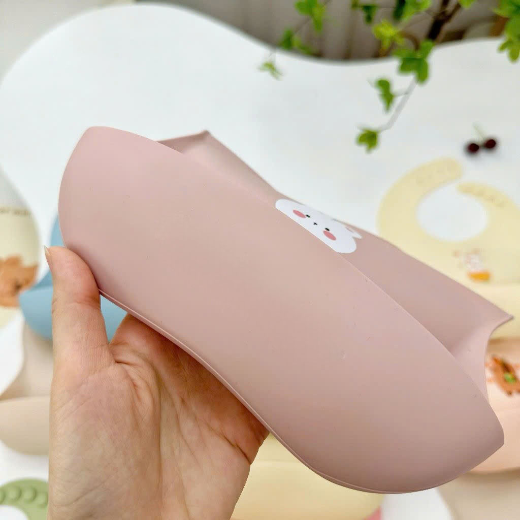 Yếm ăn dặm silicon cho bé KidsWorld hoạ tiết động vật dễ thương chống thấm có máng hứng không bám bẩm