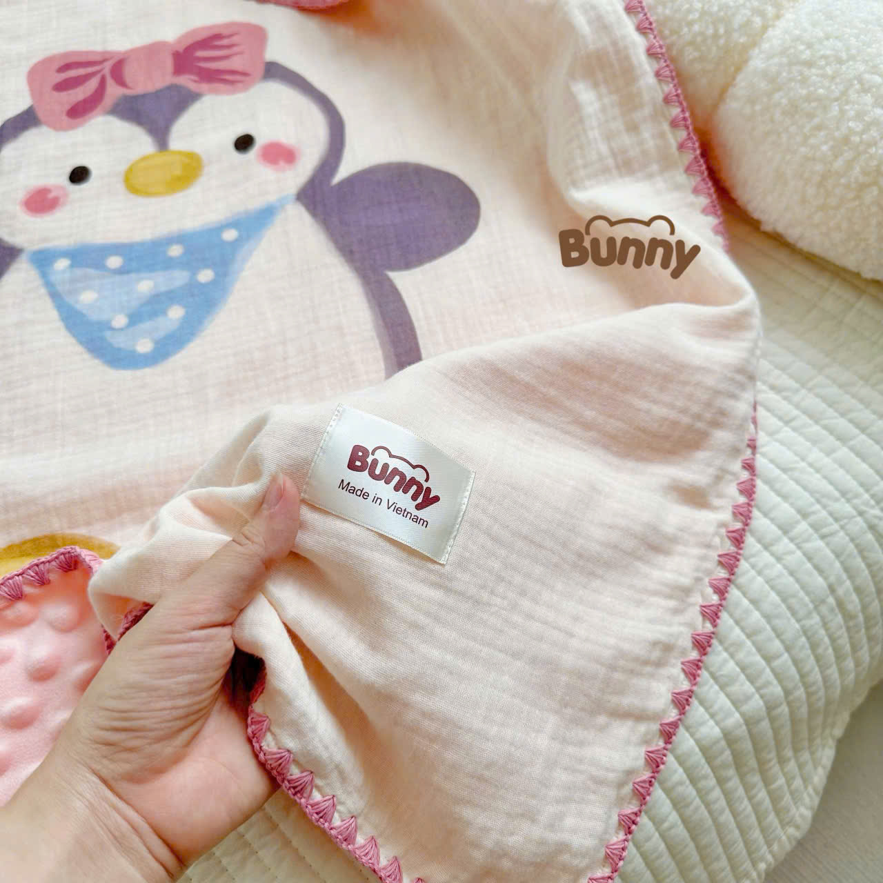 Chan-cho-be-hoa-tiet-hoat-hinh-sieu-cute-Bunny-2-lop-muslin-cotton-thoang-mat-nhung-mem-min-giu-am-mau-pastel-nhe-nhang-tao-cam-giac-em-diu-giup-be-de-vao-giac-ngu_chan-cho-be-hinh-hat-4.jpg