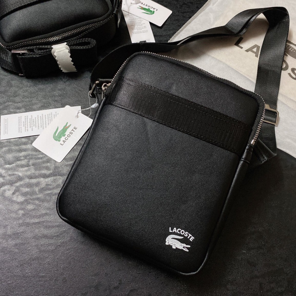 Túi Chéo Nam Lacoste, Chất da sần mịn với khoá zip logo nét, Hàng full tem, tag chuẩn hãng. size Size 18x23x4cm - TL2