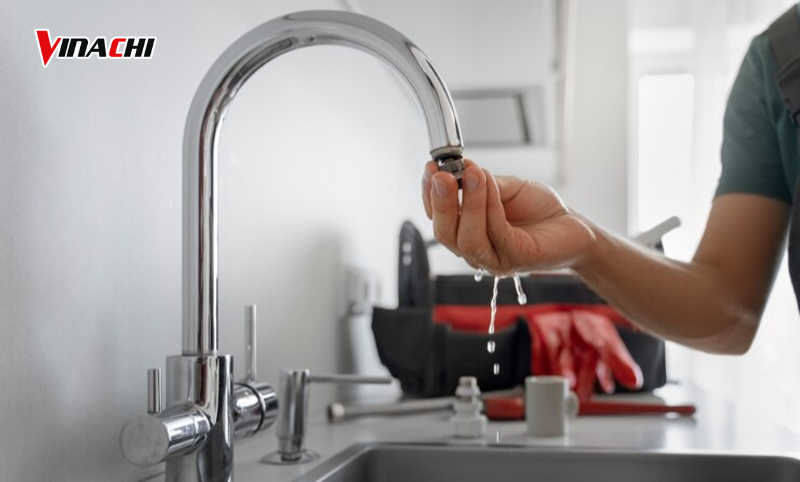 Khi nào cần tháo đầu vòi nước rửa bát?