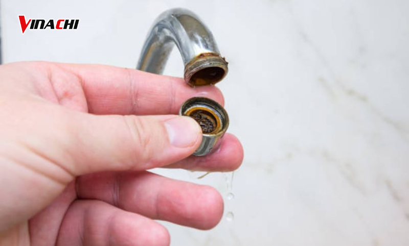 Một số điểm cần lưu ý khi tháo đầu vòi nước