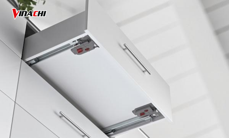 Ray trượt ngăn kéo được tích hợp lắp đặt vào hệ thống đóng/mở của ngăn tủ
