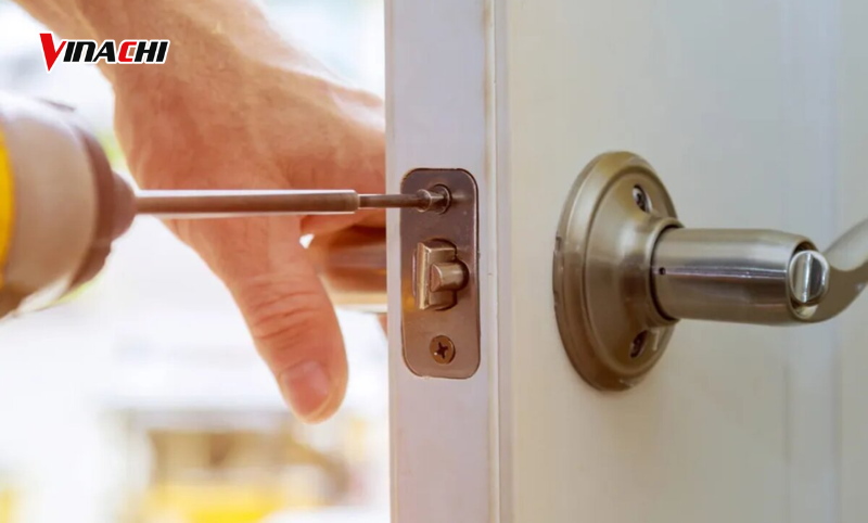 Hướng dẫn lắp đặt khóa cửa tay gạt chi tiết