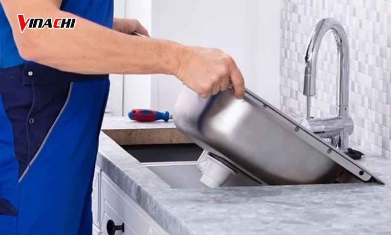 Đảm bảo vị trí lắp đặt cân đối, không bị lệch