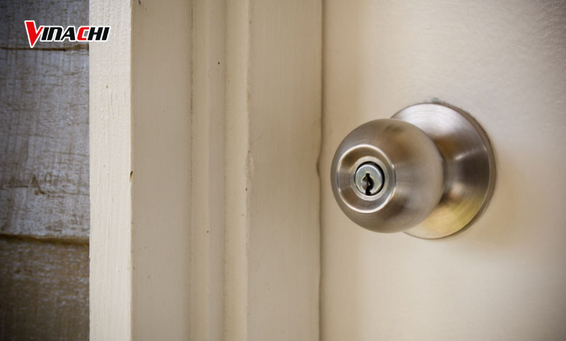 Hướng dẫn cách sử dụng khóa cửa tay nắm tròn an toàn