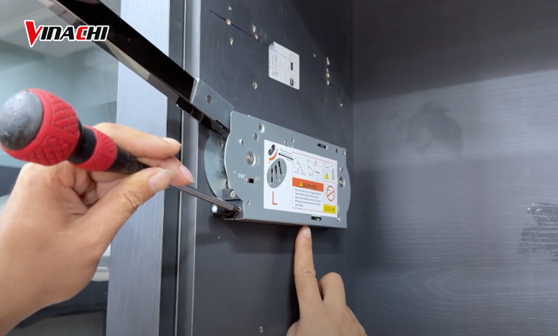 Tháo lắp và thay thế tay nâng