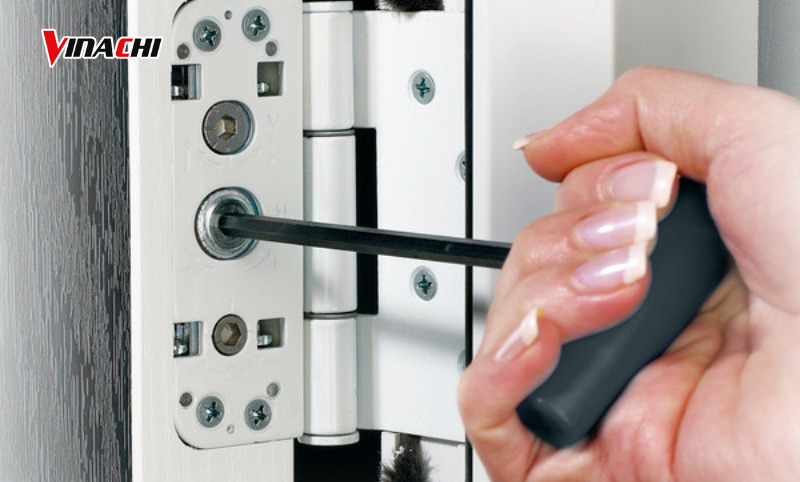 Hướng dẫn cách bắt bản lề cửa nhựa