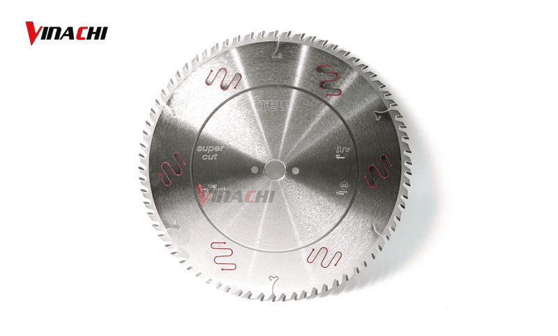 Kiểm tra độ sắc của lưỡi cưa thường xuyên