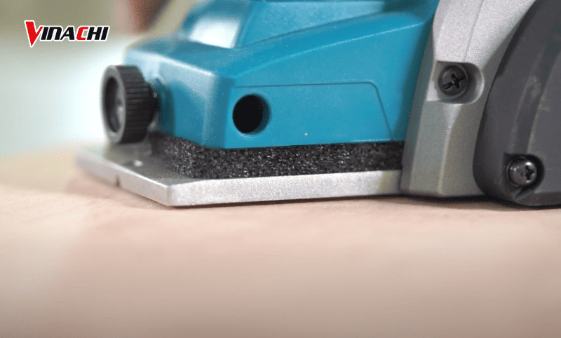 Một số điểm cần lưu ý khi sử dụng máy bào gỗ cầm tay