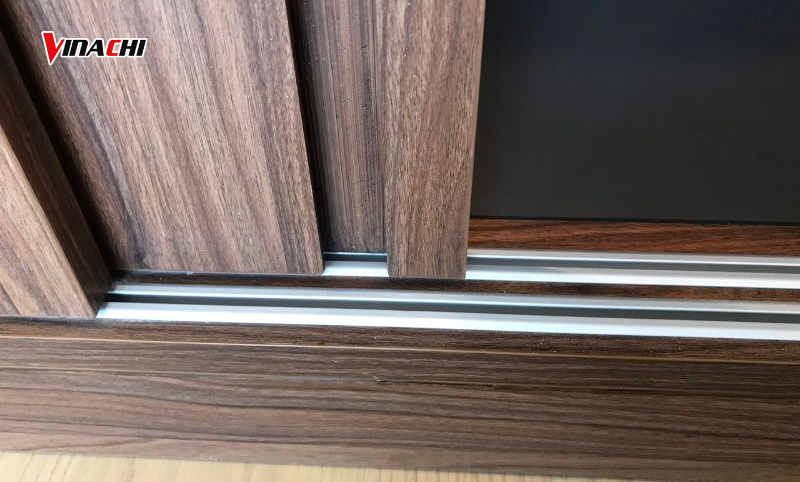 Ray trượt cửa lùa bị kẹt