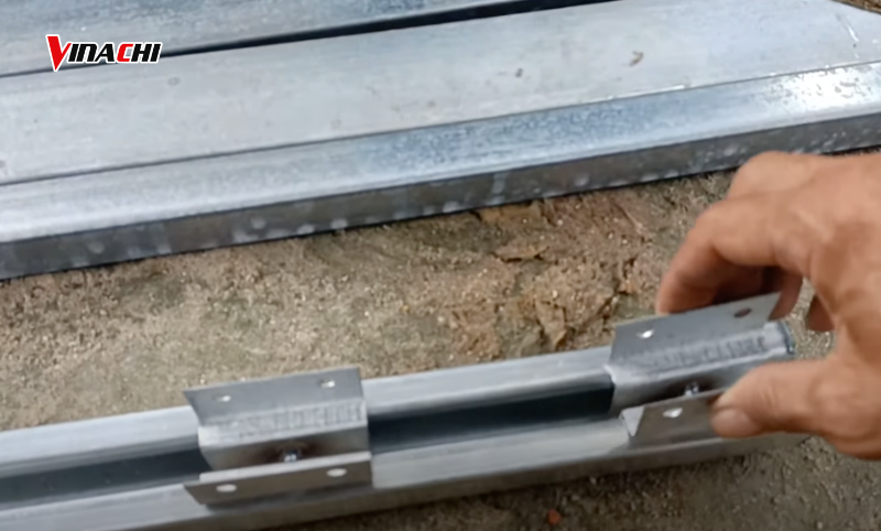 Lắp ray trượt trên đà sắt