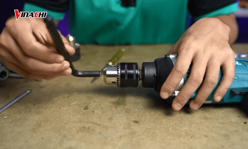 Khi nào cần thay đầu kẹp mũi khoan?