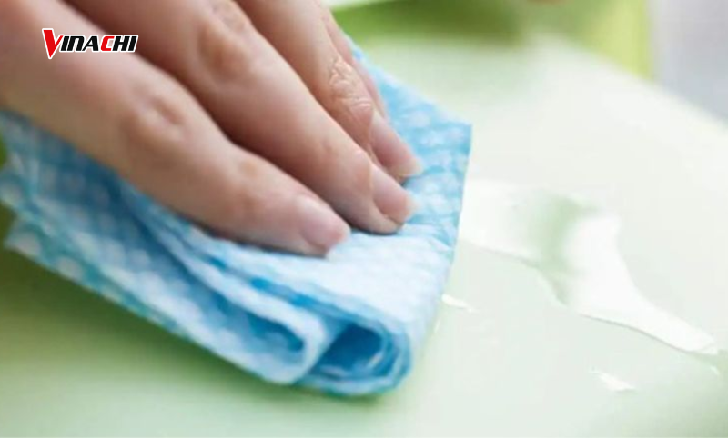 Cách làm sạch keo dán trên nhựa