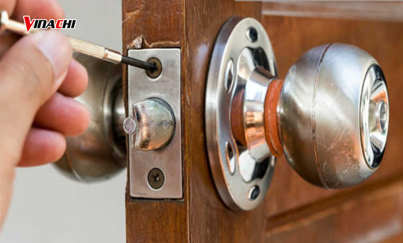Chi phí thay khóa cửa tay nắm tròn hết bao nhiêu?