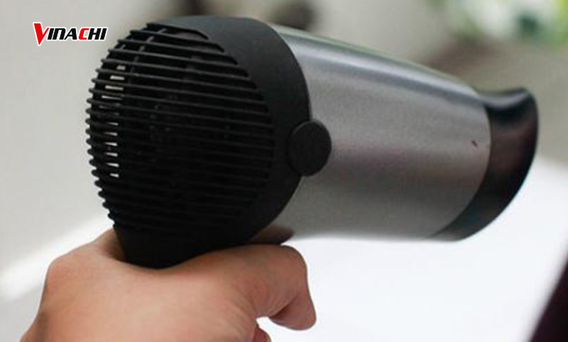 Tẩy keo dán với nhiệt từ máy sấy tóc
