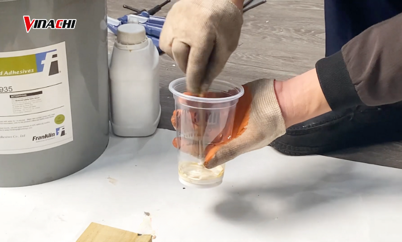 Keo hai thành phần cần pha trộn hợp lý