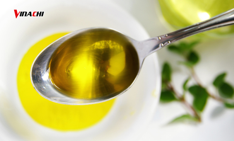 Tẩy keo dán trên kính với dầu ăn