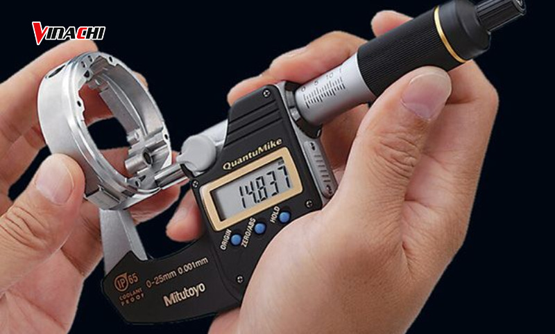 Chú ý khoá trục trước khi đọc