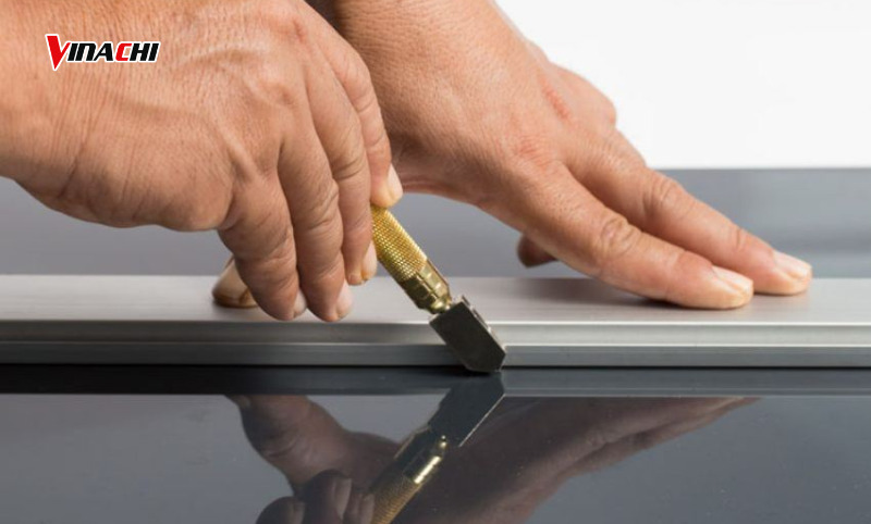 hướng dẫn dùng dao cắt kính​