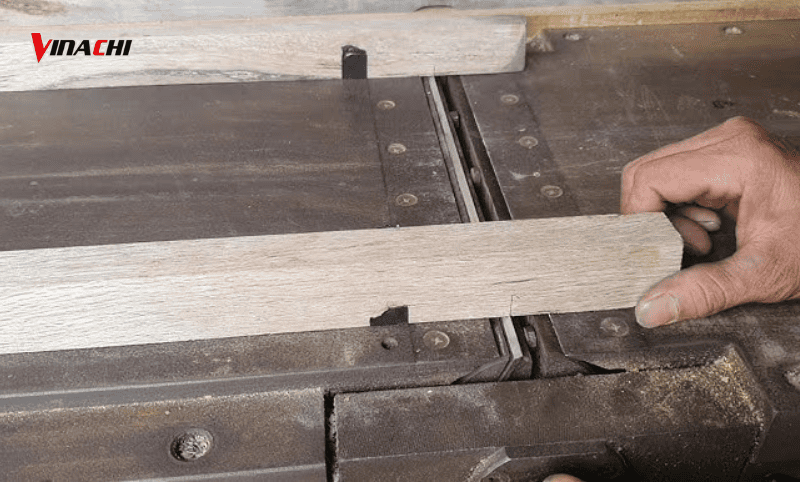 Lưỡi bào giúp làm bằng và làm nhẵn bề mặt gỗ