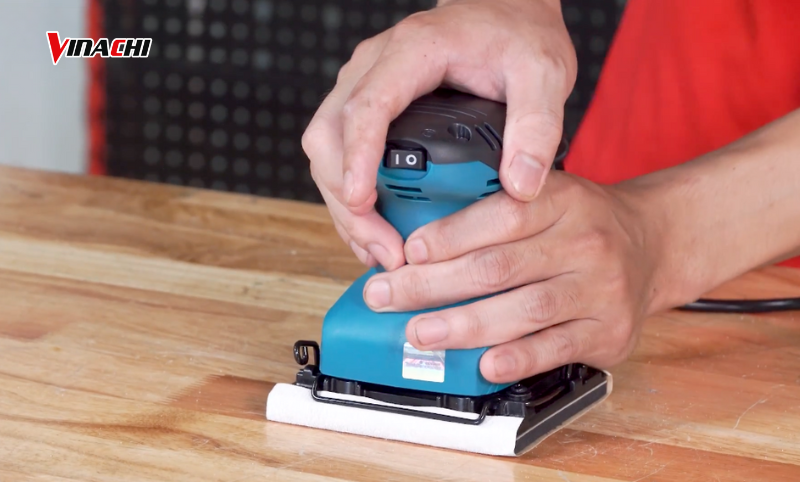 Máy được ứng dụng rộng rãi trong ngành chế biến gỗ, sản xuất nội thất