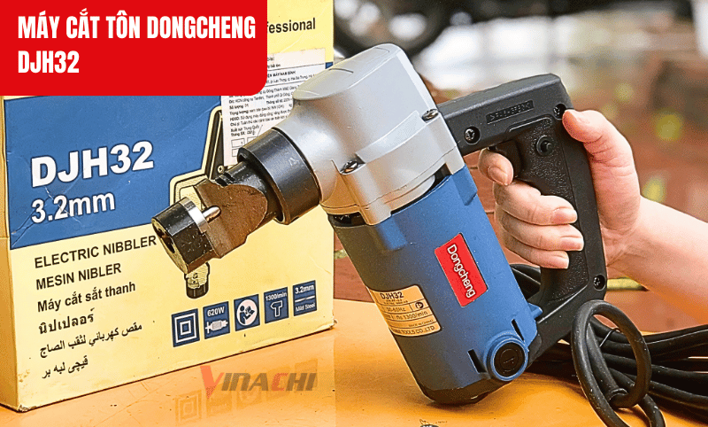 Máy cắt tôn Dongcheng DJH32 sở hữu công suất 710W mạnh mẽ, đảm bảo cắt nhanh và hiệu quả