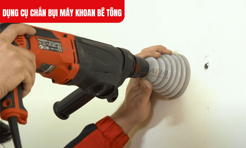 Không phải tháo phễu sau mỗi lỗ khoan, chỉ cần đổ bụi khi phễu đầy