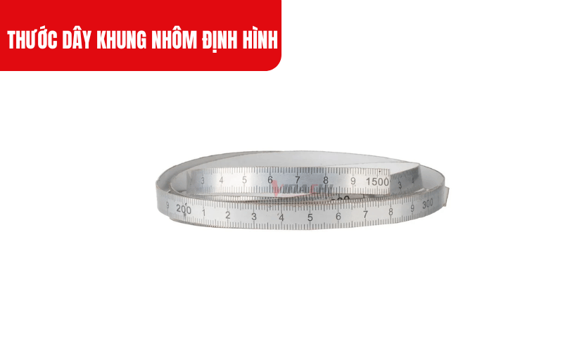 Số đo được in sắc nét trên thân thước, không phai mờ, dễ đọc, đảm bảo kết quả đo luôn chuẩn xác