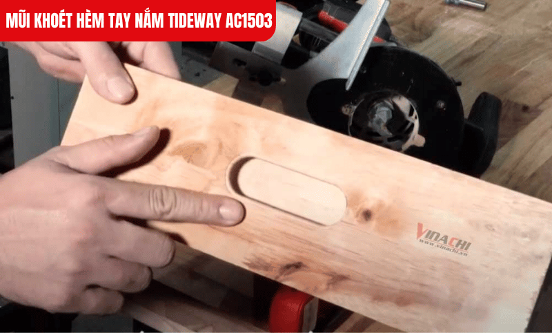 Thiết kế rãnh khoét cong mềm, giúp thao tác đóng mở cánh tủ thuận tiện và thẩm mỹ hơn