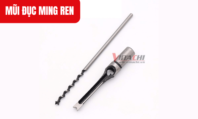 Gắn mũi đục vào máy đục mộng vuông hoặc búa điện, đảm bảo mũi đục được cố định chắc chắn để tránh rung lắc