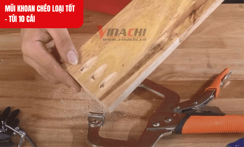 Điều chỉnh cữ độ sâu trên mũi khoan nếu cần để kiểm soát độ sâu lỗ khoan