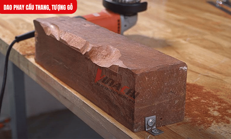 Cấu trúc lưỡi dao tối ưu giúp tản nhiệt hiệu quả, giảm nguy cơ cháy xém bề mặt gỗ khi vận hành