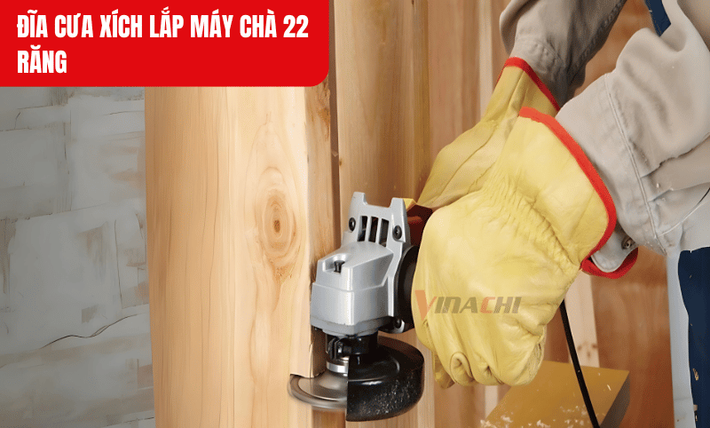 Lưỡi xích thép cacbon với 22 răng cưa sắc bén giúp cắt vật liệu một cách mượt mà, chính xác, tiết kiệm thời gian và công sức