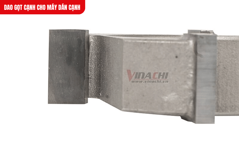 Thiết kế lưỡi dao sắc bén giúp gọt sạch phần keo thừa, tạo đường cạnh nét và mịn