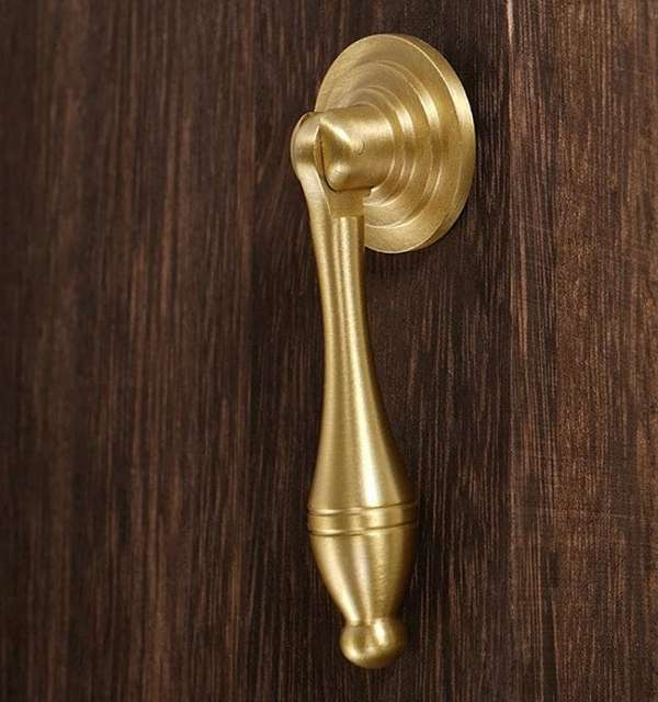 Tay nắm cửa gỗ phong cách cổ điển - tân cổ điển