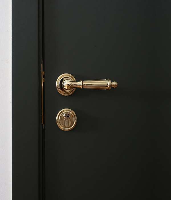 Tay nắm cửa gỗ phong cách cổ điển - tân cổ điển