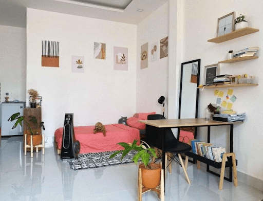 Trang trí phòng trọ 9m2 bằng tranh treo tường