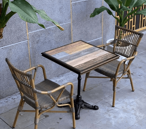 Ghế Bistro mây nhựa – Nhỏ gọn, tinh tế cho quán cà phê
