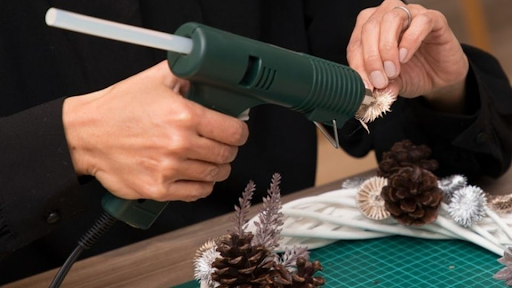 Keo nến ứng dụng trong các công việc đơn giản